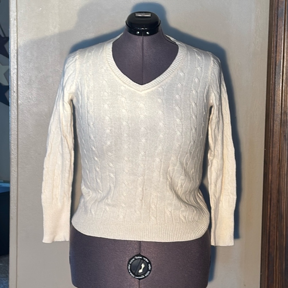 NWT Ann Taylor Loft cream color, long sleeve, V-Neck sweater  Size Large Petite